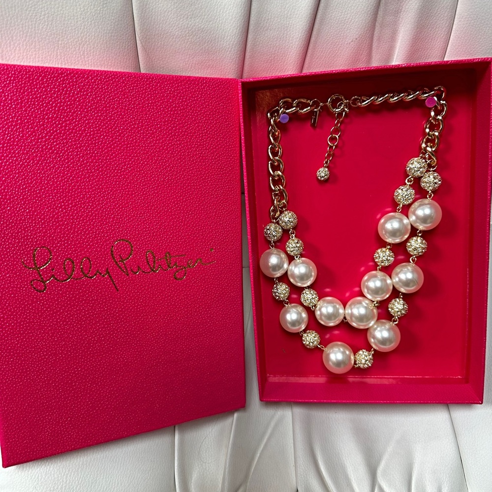 Lilly Pulitzer Large Pearl/Gold necklace